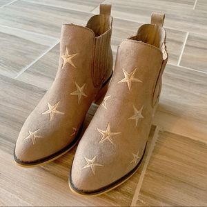 Mi.iM Chelsea Ankle Boot with Stars